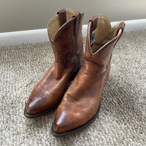 8.5 Frye Billy Short boot